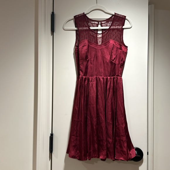 Guess Champagne Red A-Line Silk Sweetheart Dress in Size 2 (Like New) - Picture 3 of 11